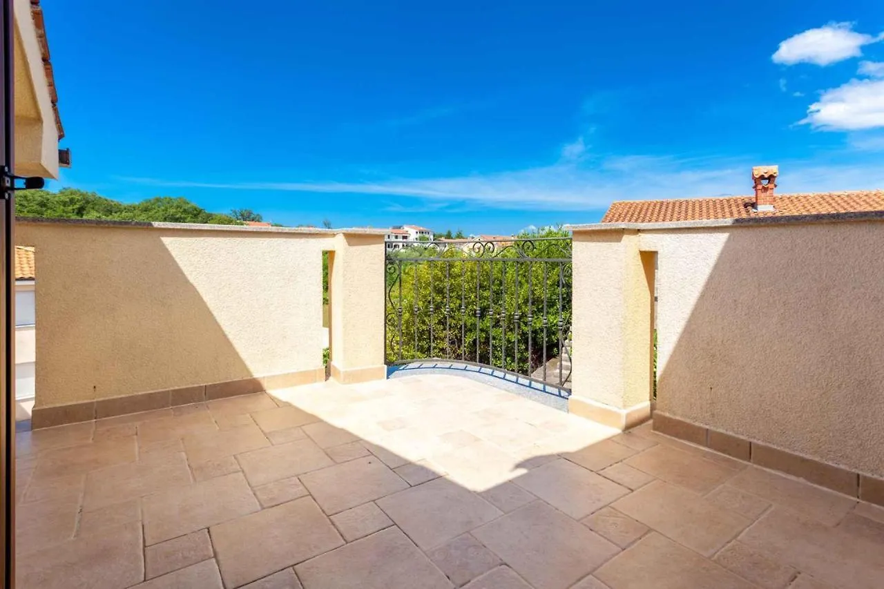 Apartment In Porat/Insel Krk 13032  بورات